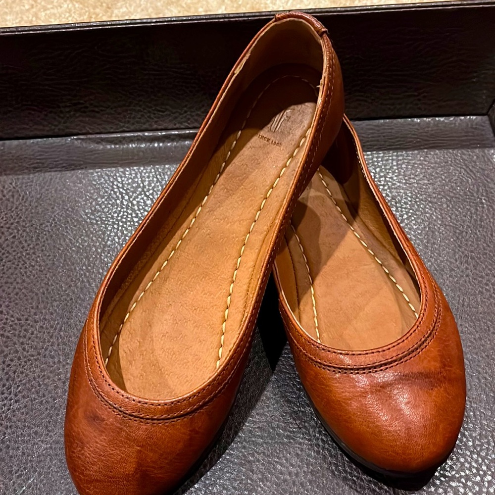 Frye Carson Flats Size 7